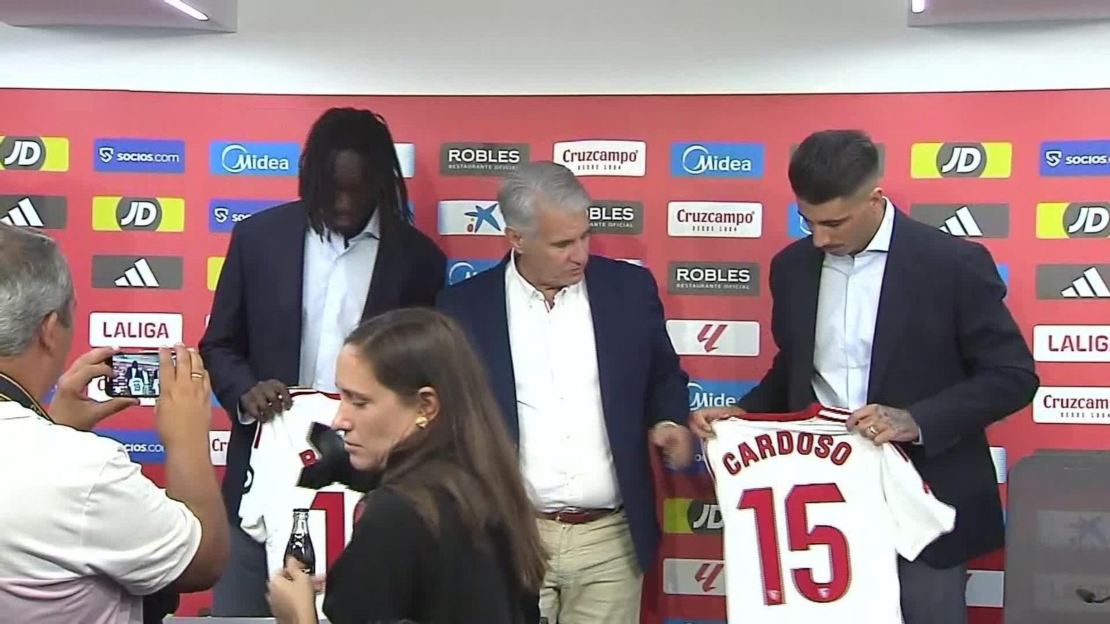 X040-SEVILLA PRESENTACION MENDY Y CARDOSO SEVILLA