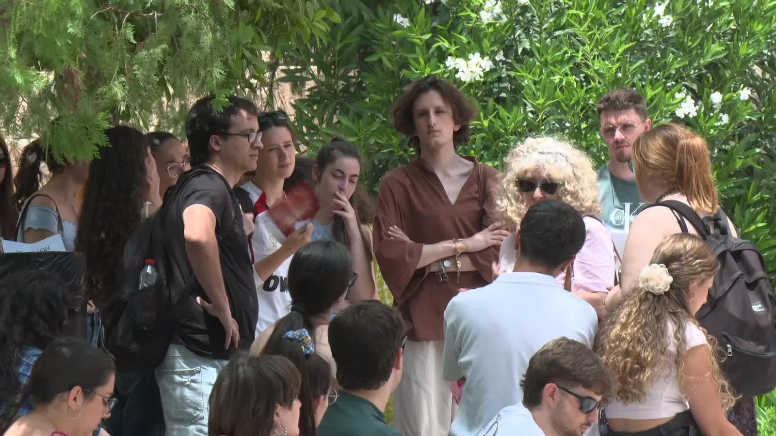L058-GRANADA LOS MENORES DE 24 LOS QUE MAS FUMAN