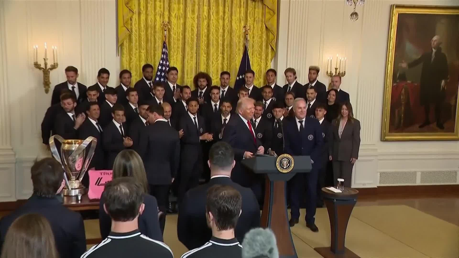 V008-EEUU TRUMP DICE QUE ES TARDE PARA NEGOCIAR CON IRAN