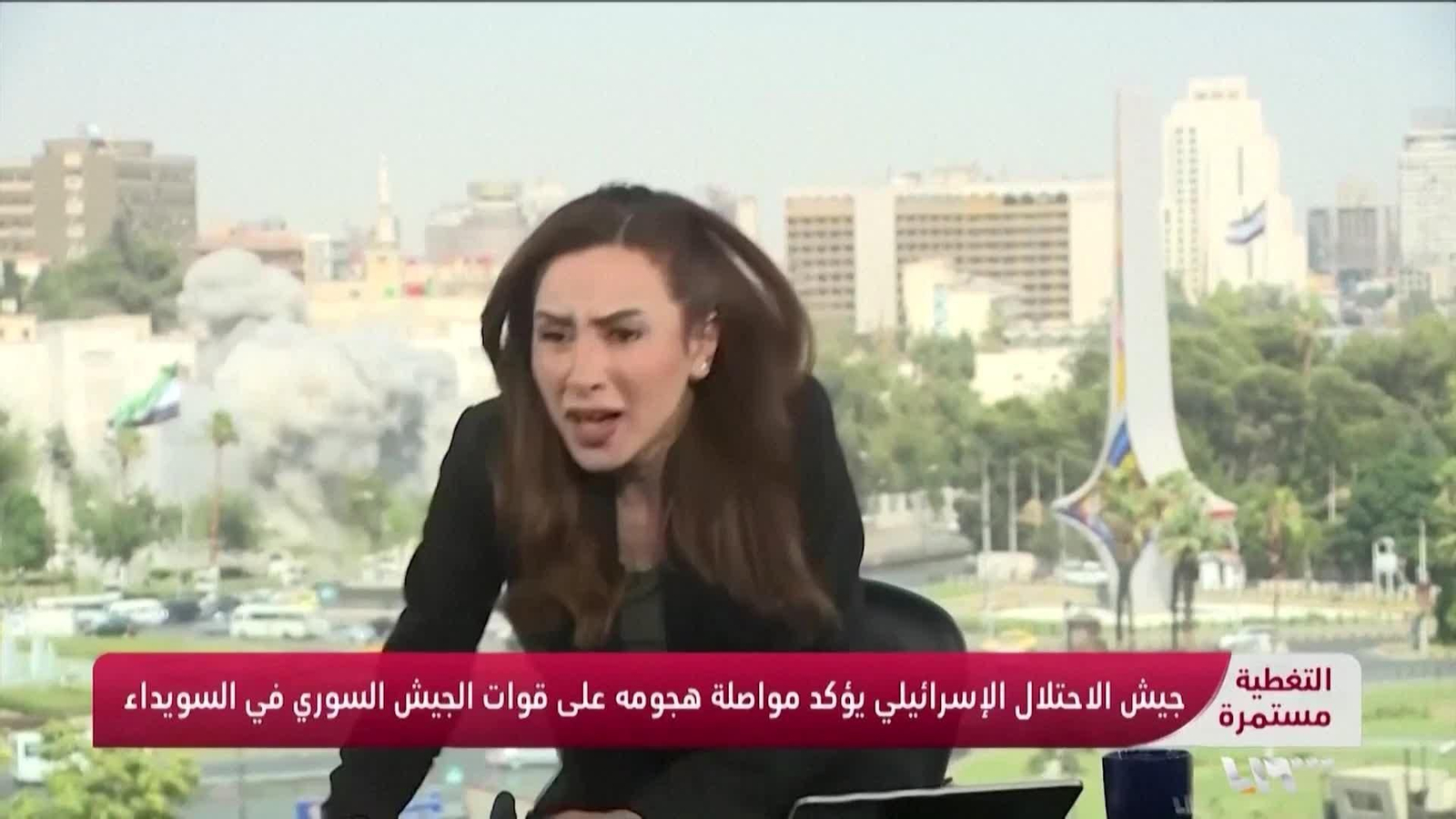 Un bombardeo israelí en Damasco sorprende en directo a una periodista mientras presentaba las noticias Un bombardeo israelí en Damasco sorprende en directo a una periodista mientras presentaba las noticias