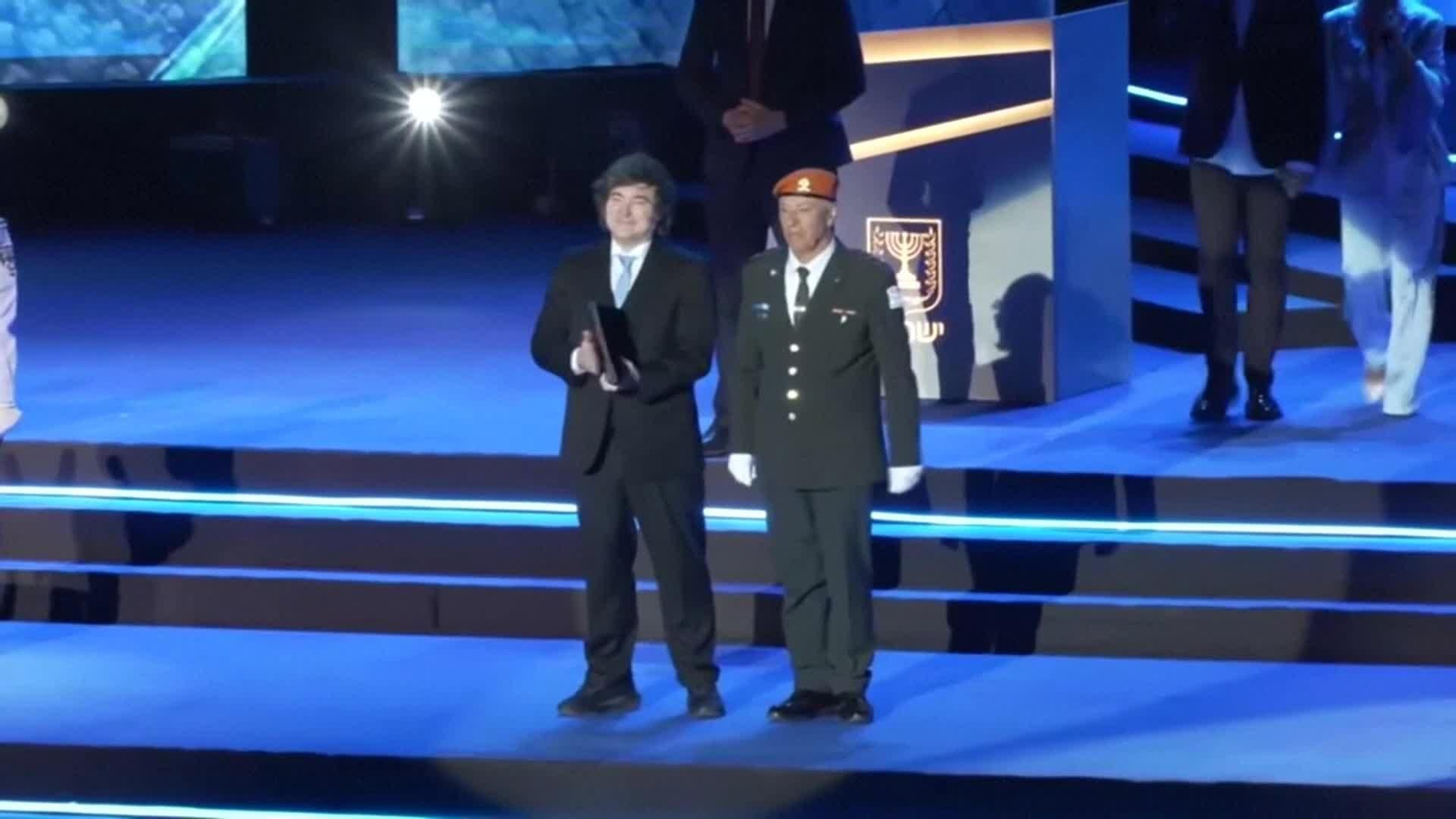 L073-ARGENTINA MILEI CANTA LA CANCION LIBRE