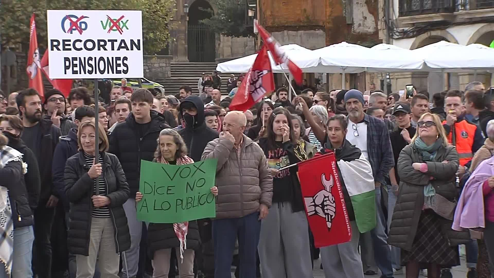 X025-AVILES PROTESTA CONTRA ACTO ABASCAL