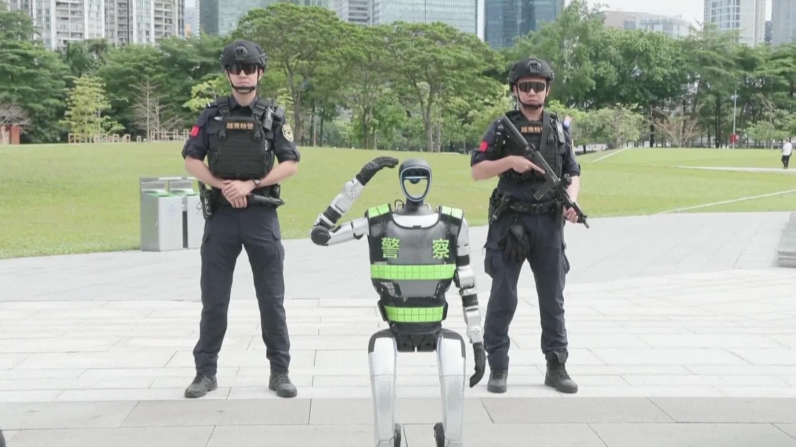 L008-CHINA ROBOTS AGENTES DE POLICÍA