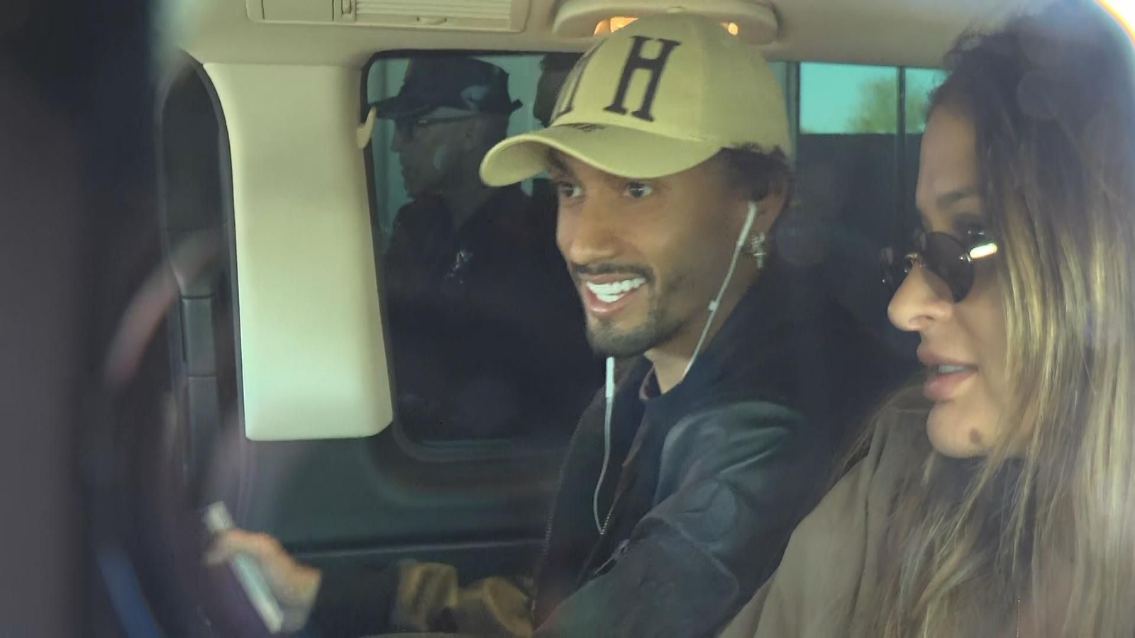 Raphinha regresa a Barcelona junto a su familia tras su lesión en Boston