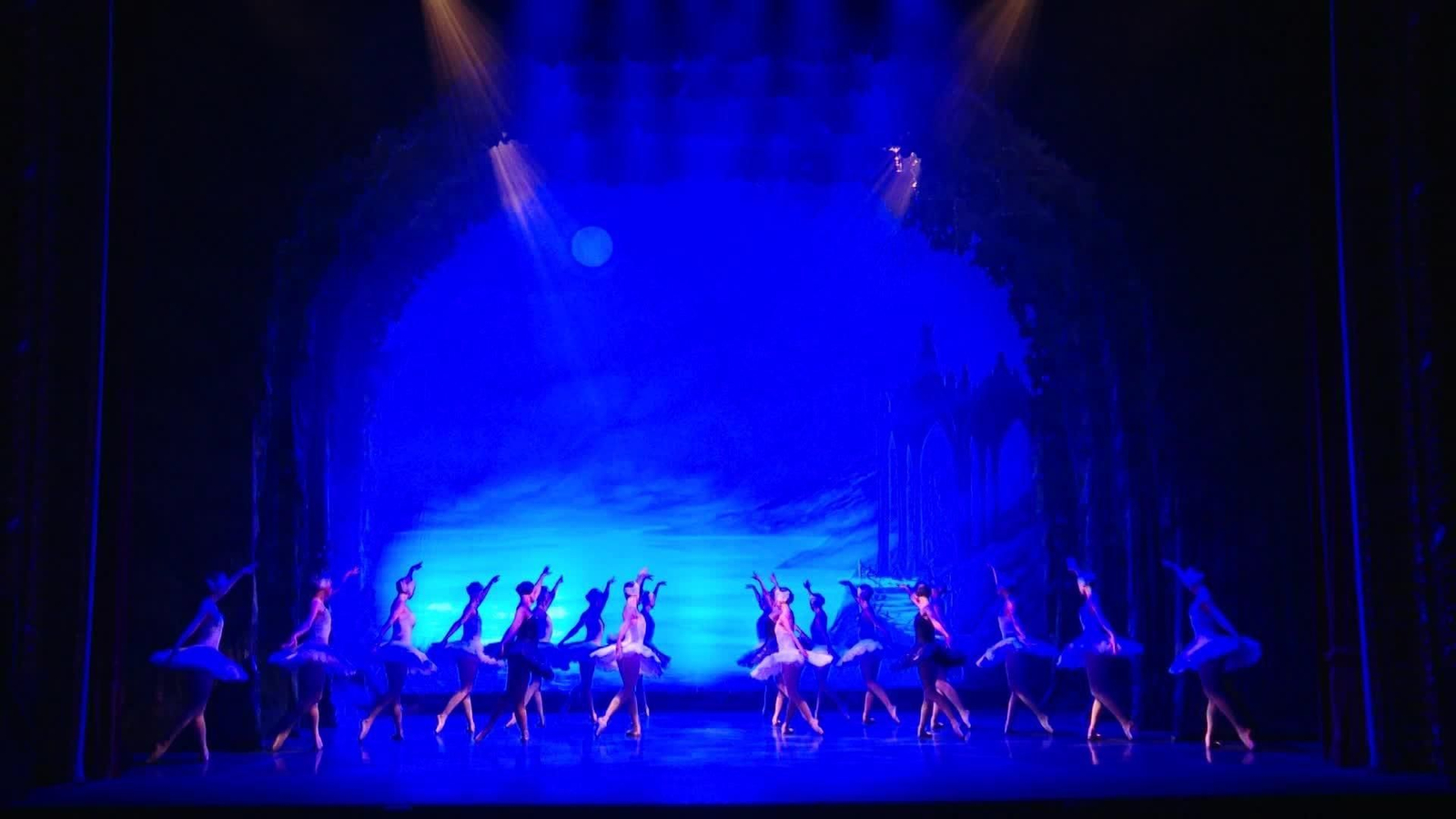 L049-BARCELONA LAGO CISNES BALLET KIEV