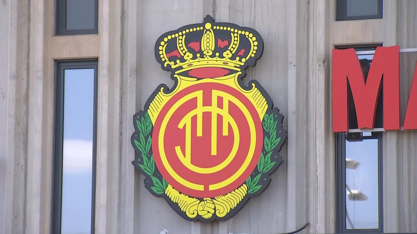 Escudo del Mallorca en Son Moix