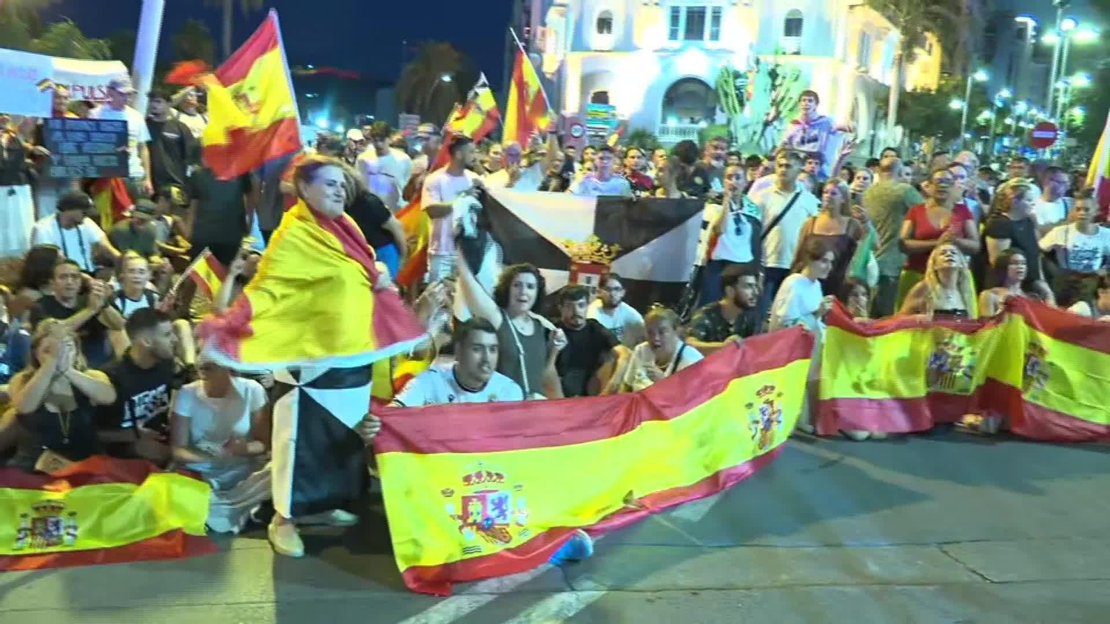 V011-CEUTA PROTESTA VECINOS NOCHE