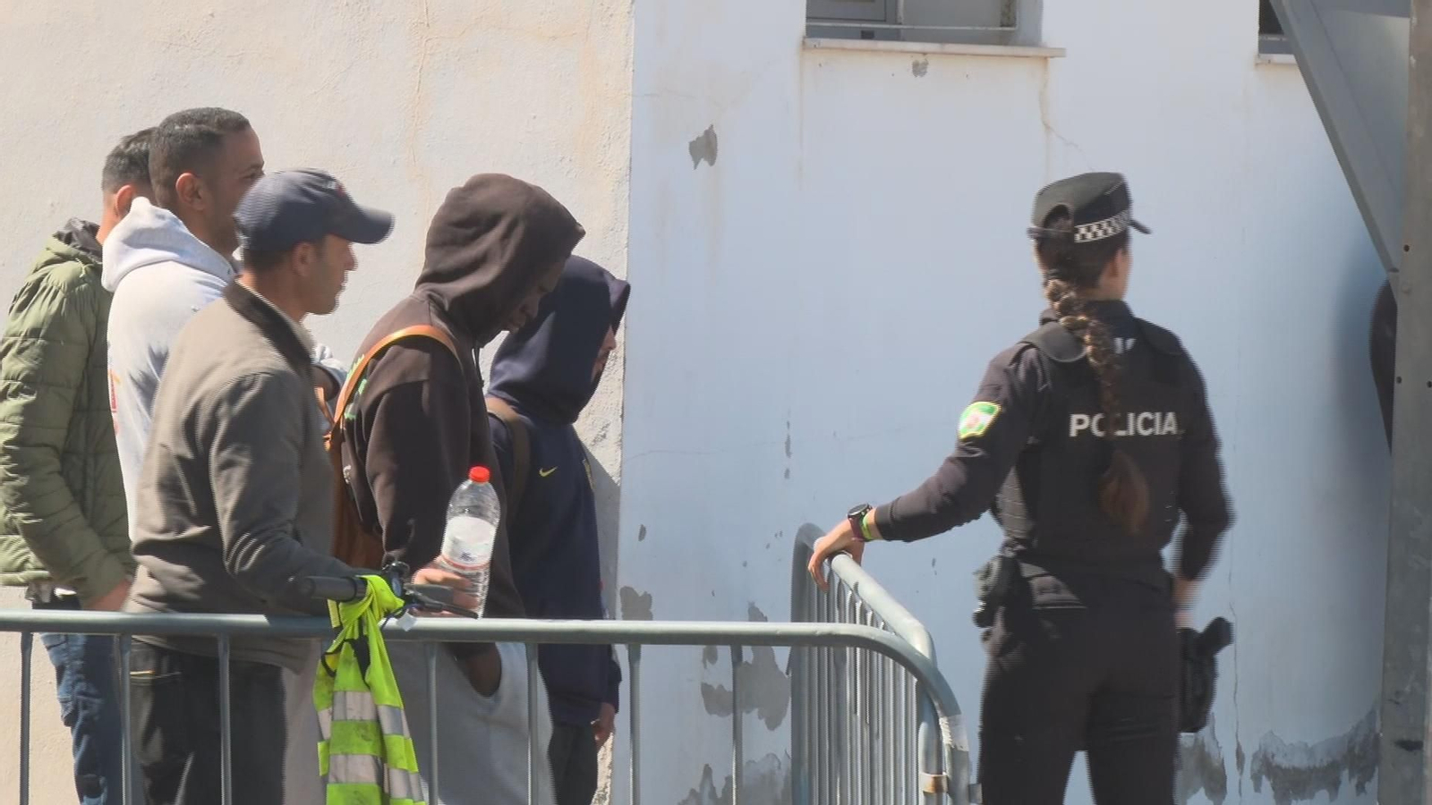 V049 MALAGA COLAS INMIGRANTES NIJAR frame 4371