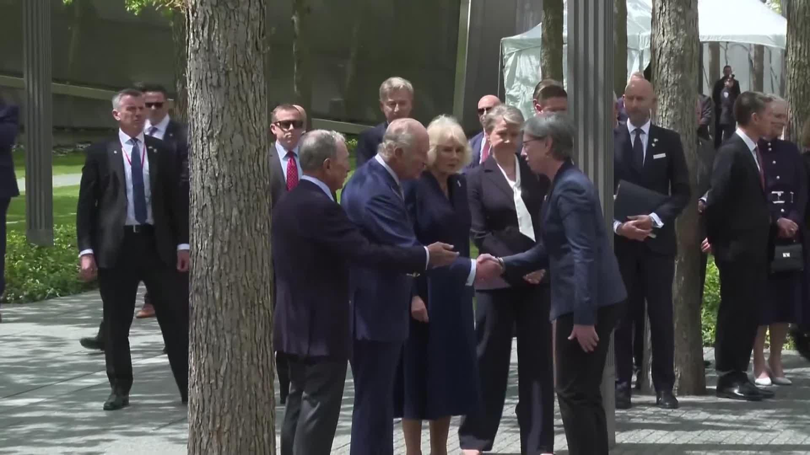 va eeuu carlos y camila en el museo del 11 de septiembre
