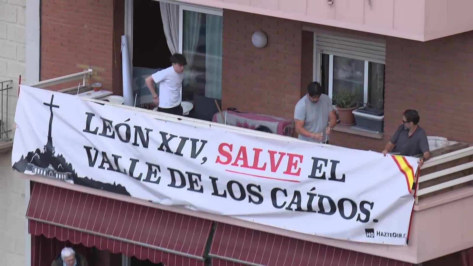X093-BARCELONA PAPA BALCON VALLE DE LOS CAIDOS