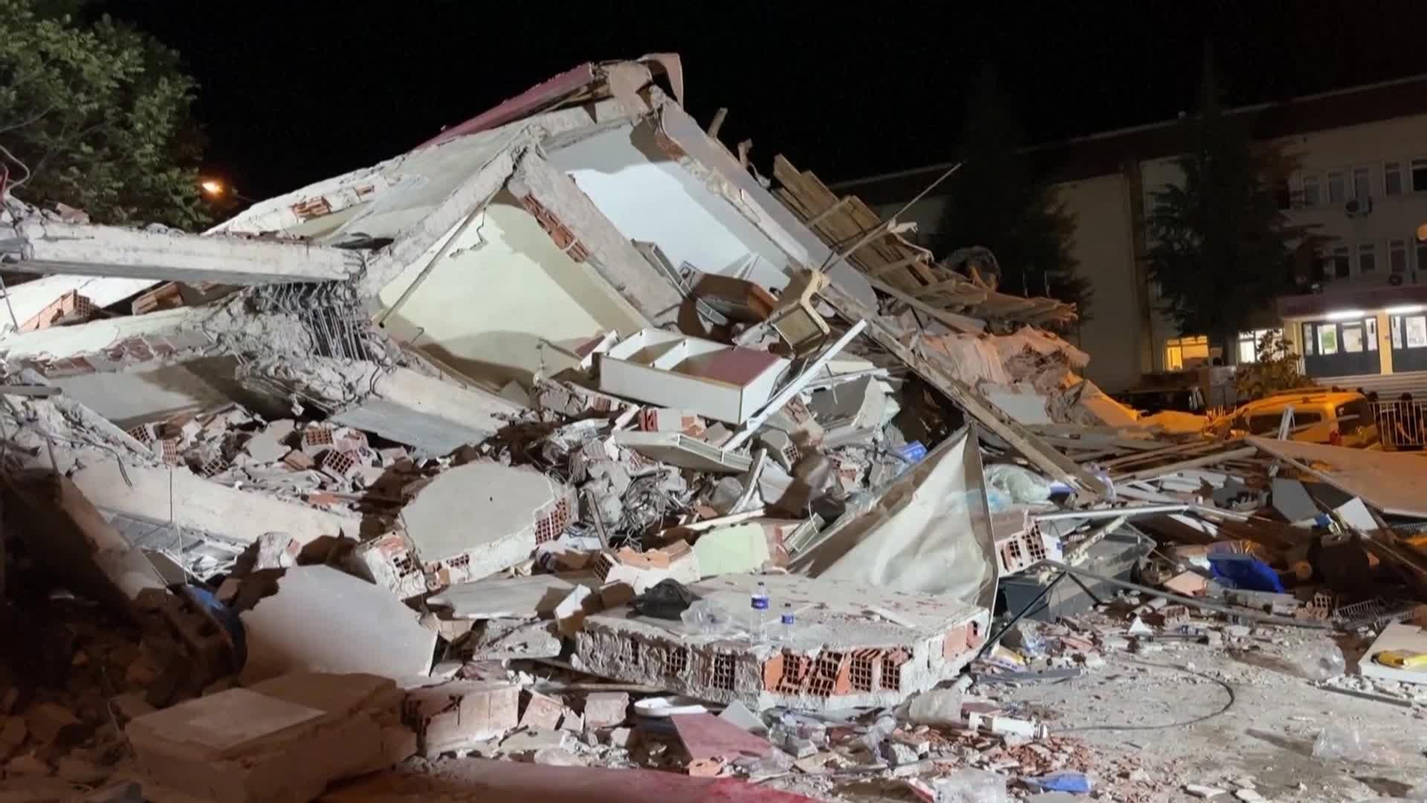 L008-TURQUIA TERREMOTO