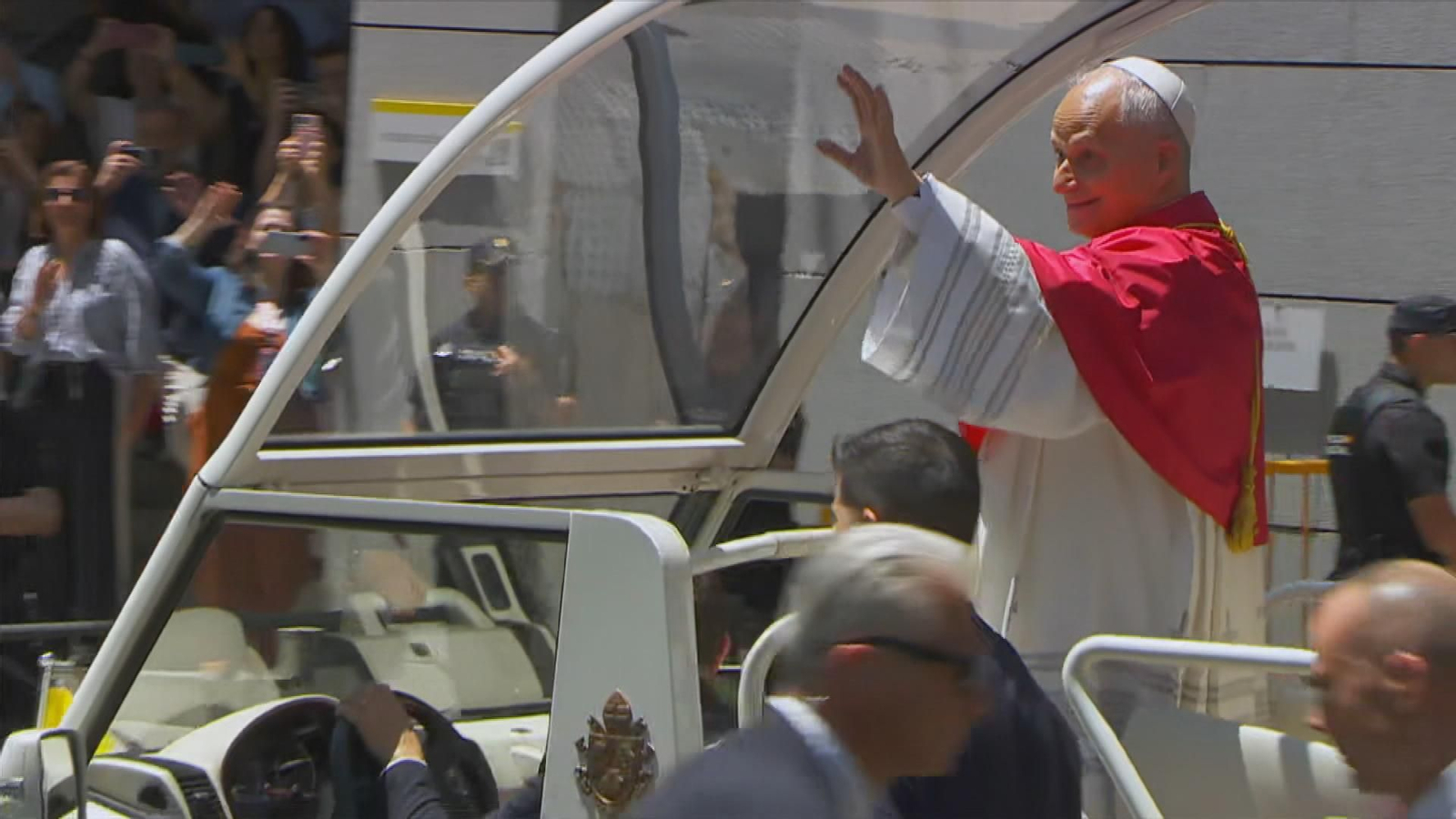 Papa en el papamóvil en Madrid