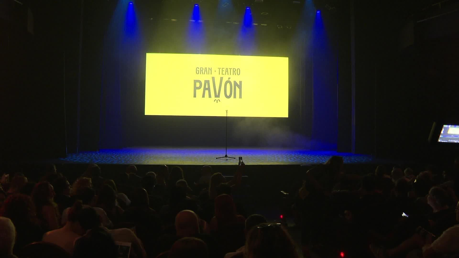 M054-MADRID BANDERAS 100 AÑOS TEATRO PAVON