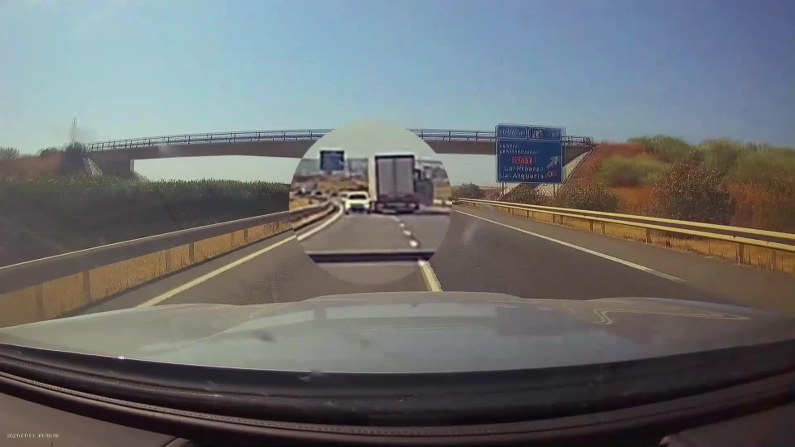 Una mujer conduce más de ocho kilómetros en sentido contrario por la autovía A-49