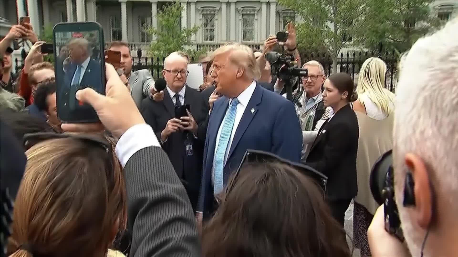 X008-EEUU TRUMP CON CEOS DE LA IA REGULACION