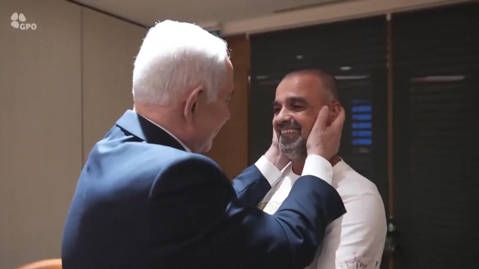 J005-ISRAEL NETANYAHU CON HEROE AVION