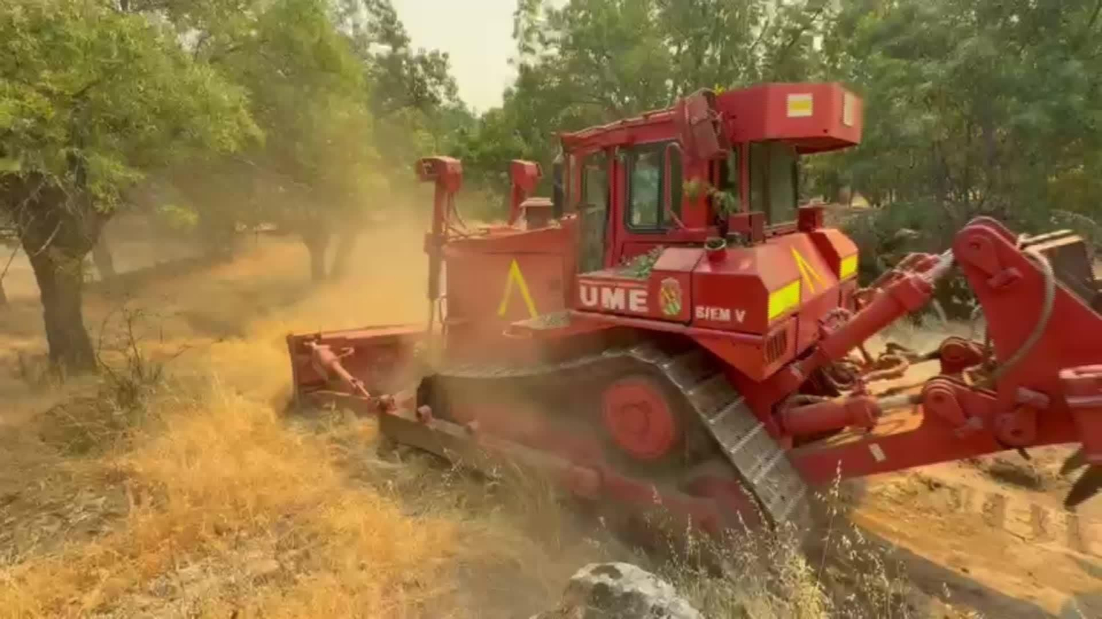 J049-IMAGENES UME INCENDIO BURGOHONDO