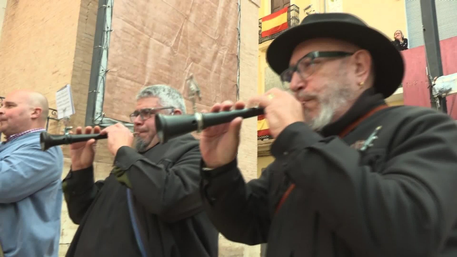 V016-VALENCIA PREPARATIVOS HOGUERA CANALS