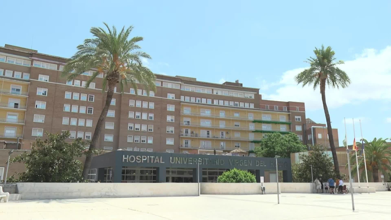 S027-SEVILLA PENDIENTES HERIDOS INCENDIO LOS GALLARDOS