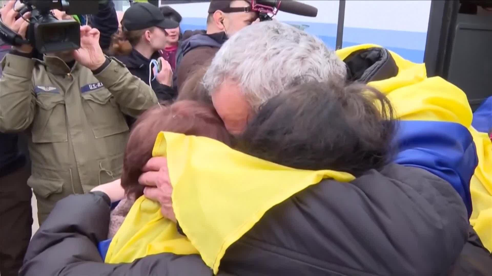 va imagen emotiva reencuentro ucrania