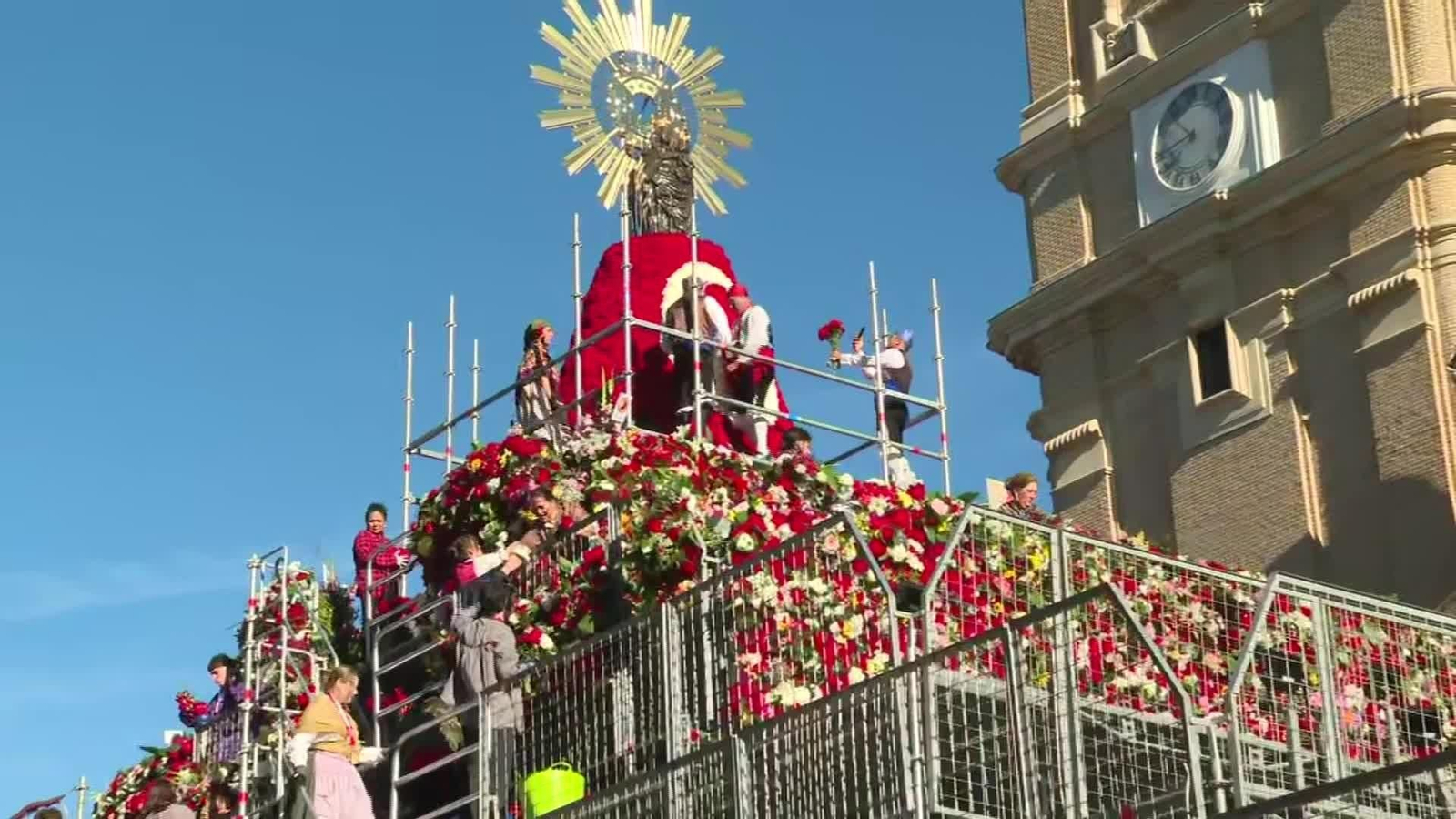 L025-ZARAGOZA OFRENDA FLORAL VIRGEN PILAR