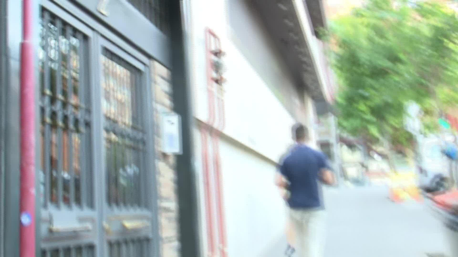 V037-MADRID GERTRUDIS SECRETARIA ZAPATERO LLEGA A SU CASA