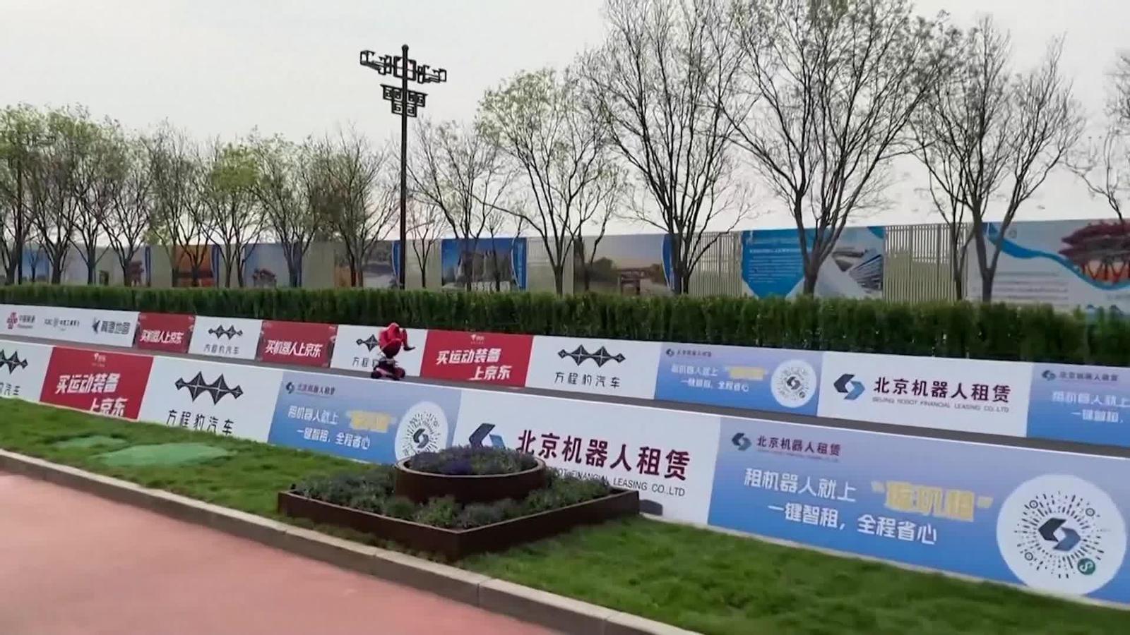 D002-CHINA MEDIA MARATON ROBOTS