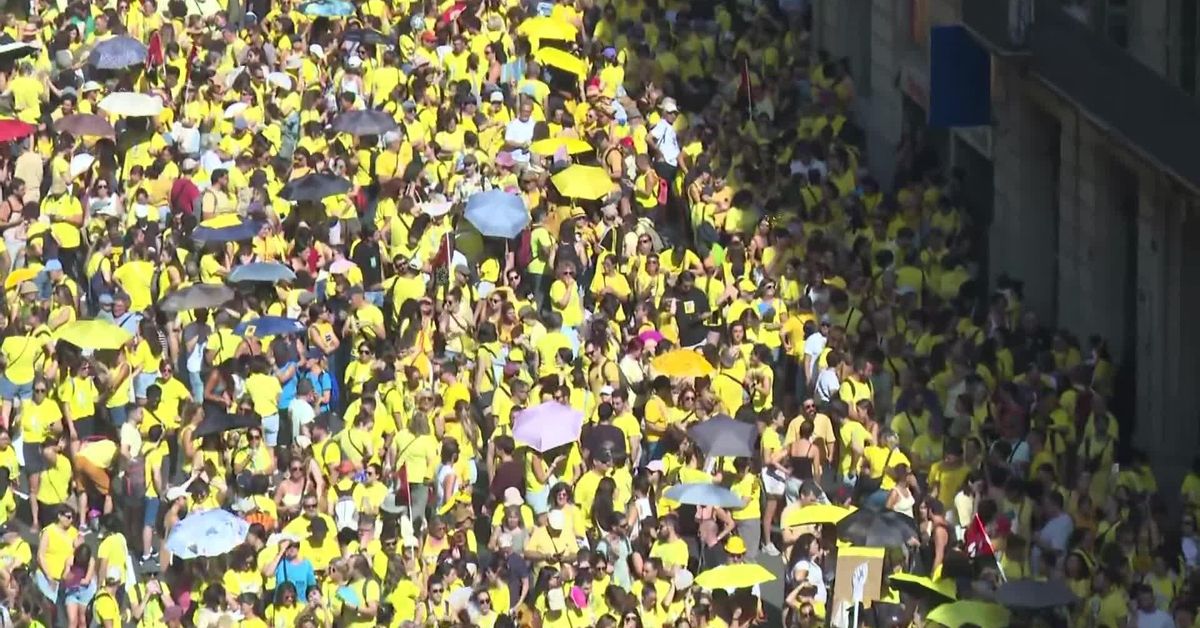 Arranca el curso escolar en Cataluña con los profesores en pie de guerra