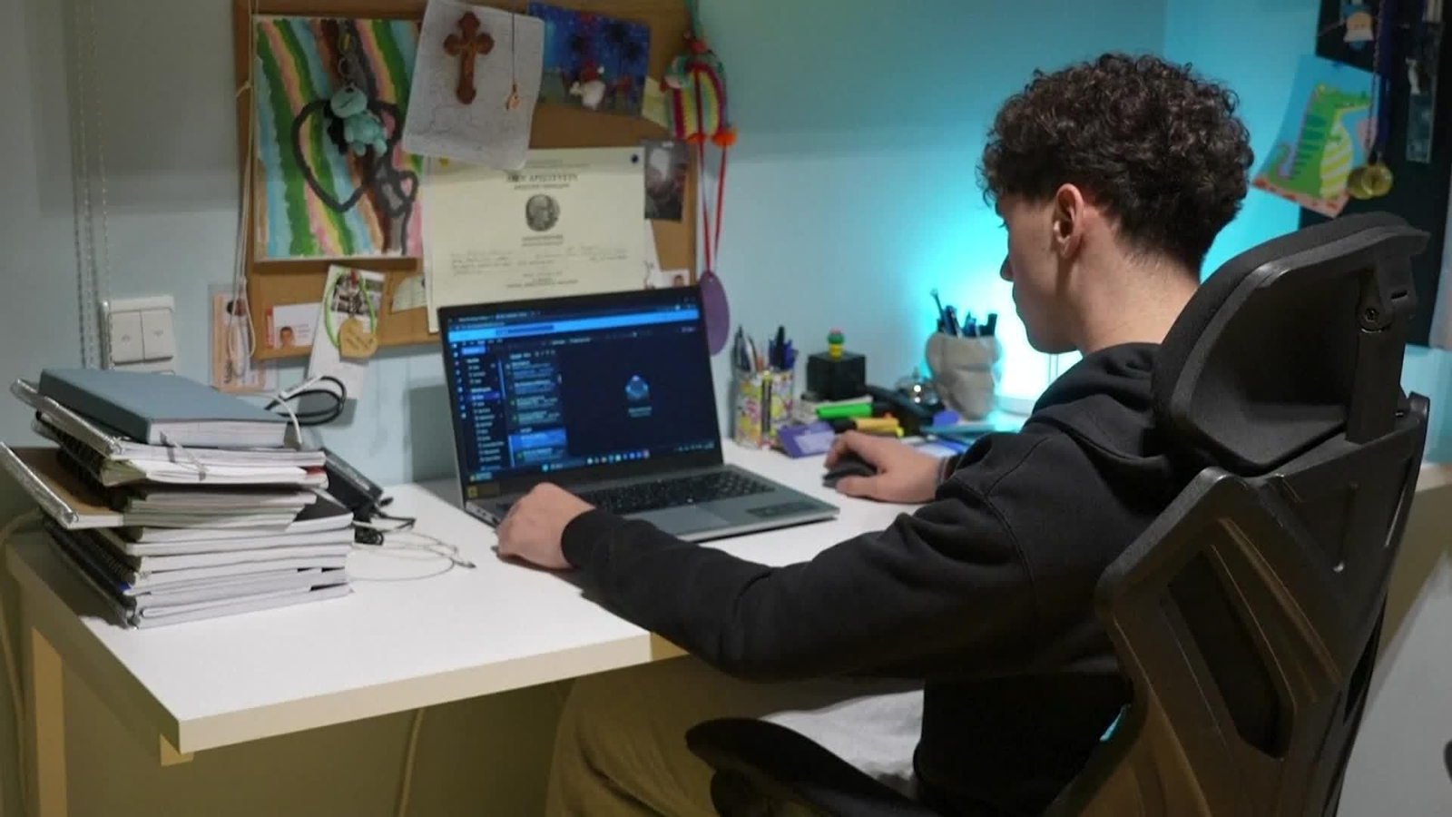 V009-GRECIA REACCIONES JOVENES RRSS MENORES