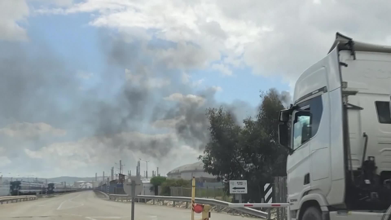 L060-ISRAEL ATAQUE REFINERIA HAIFA