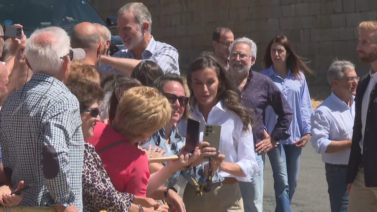 J016-OURENSE REYES CON VECINOS DE MEDEIROS