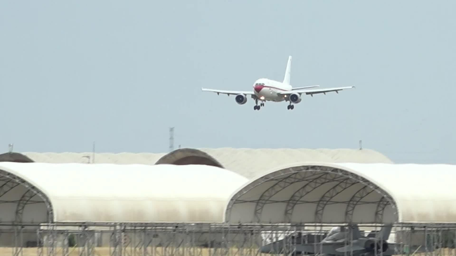 D047-MADRID LLEGADA AVION TORREJON HANTAVIRUS
