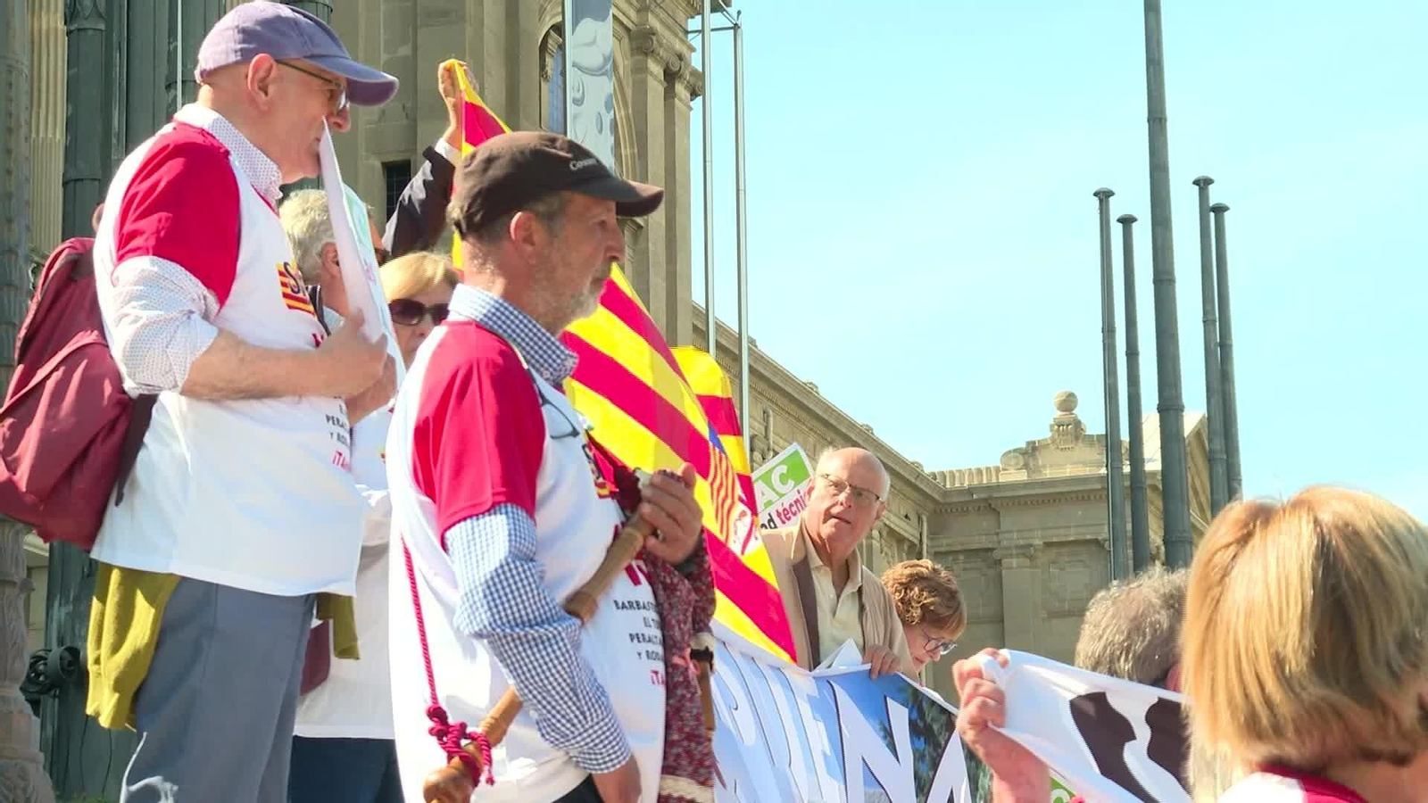 S028-BARCELONA PROTESTA PINTURAS SIJENA