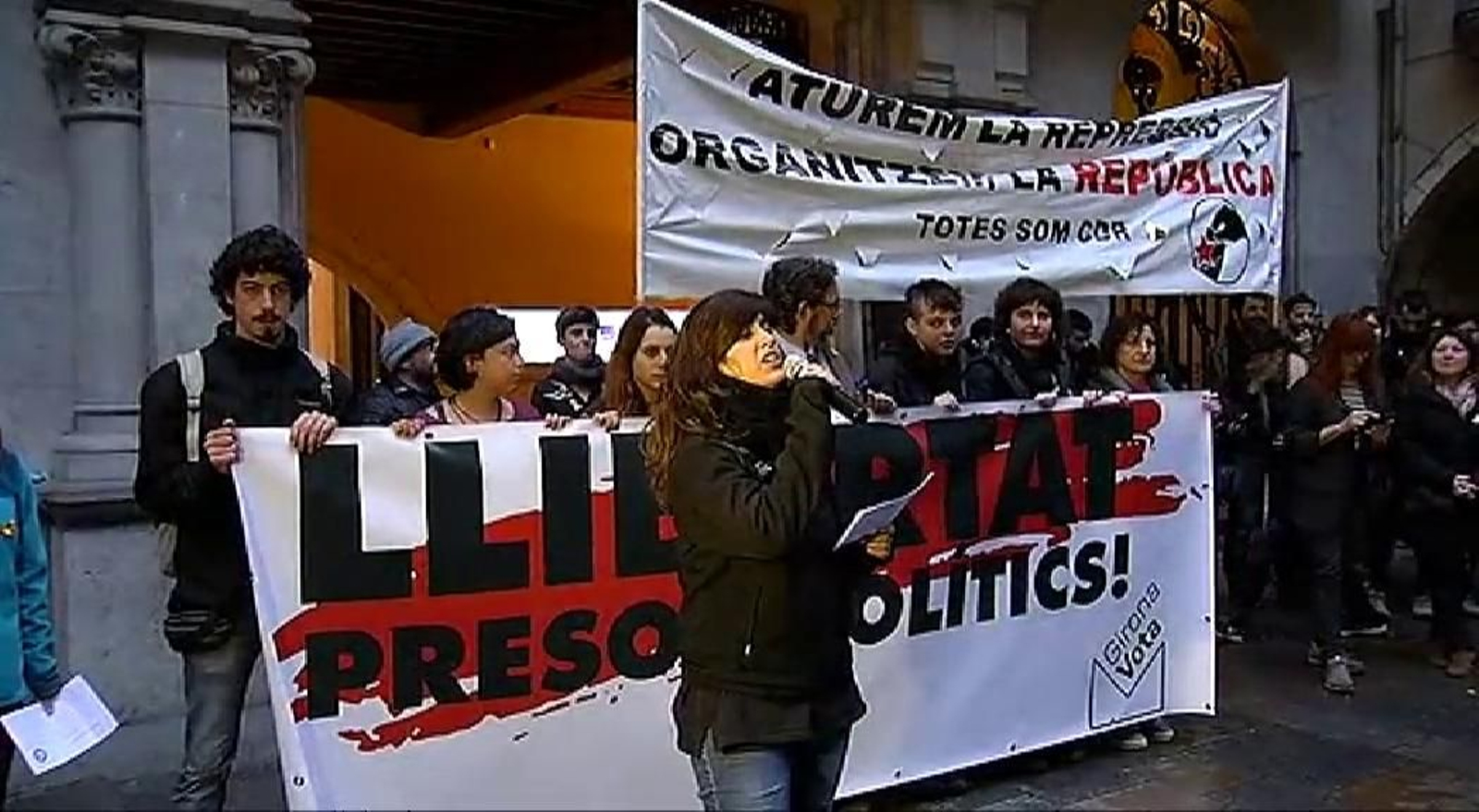 Miles de personas se concentran en Cataluña por la detención de una miembro de las CDR