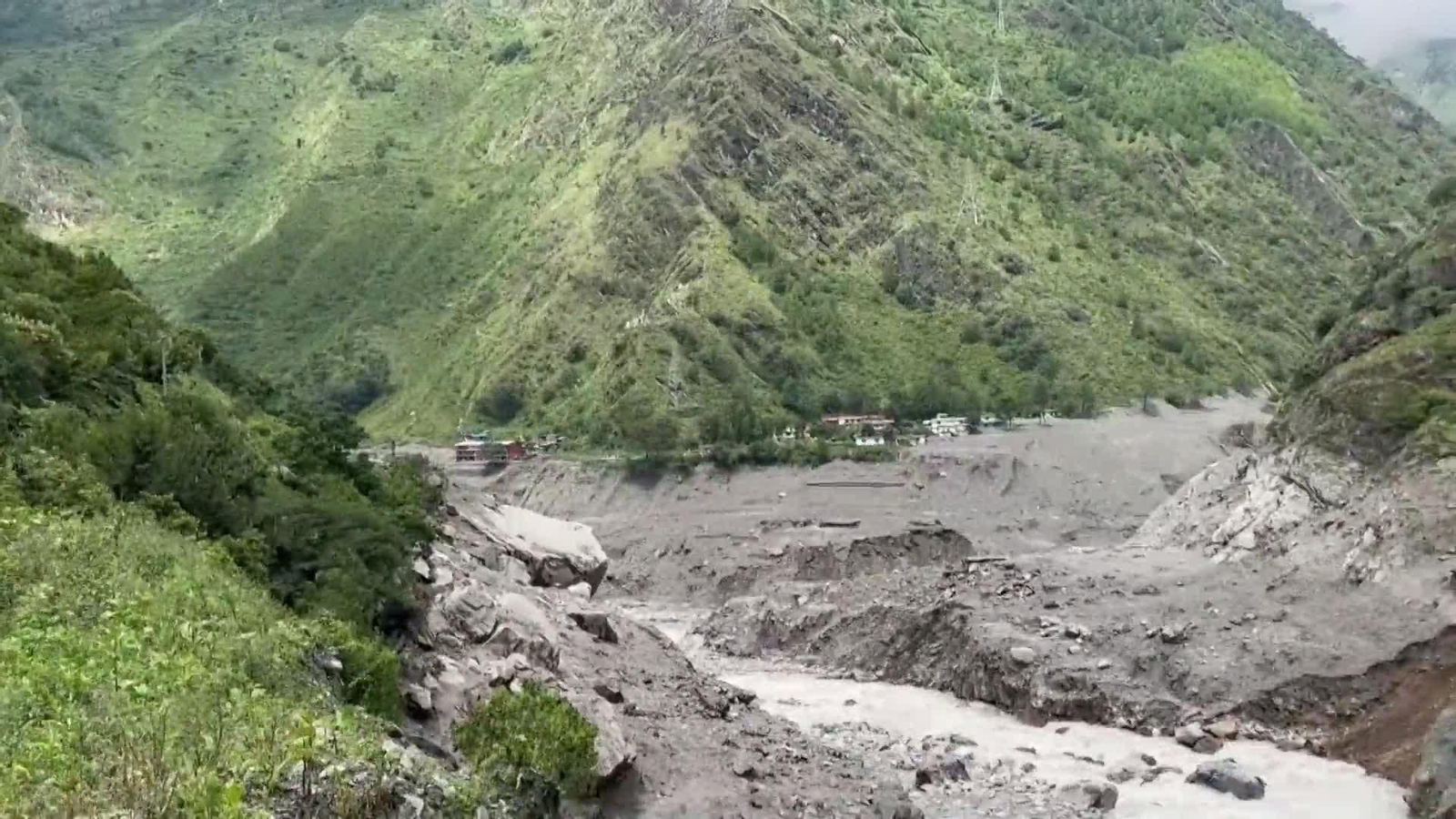 L005-NEPAL RESCATE ATRAPADO TUNEL