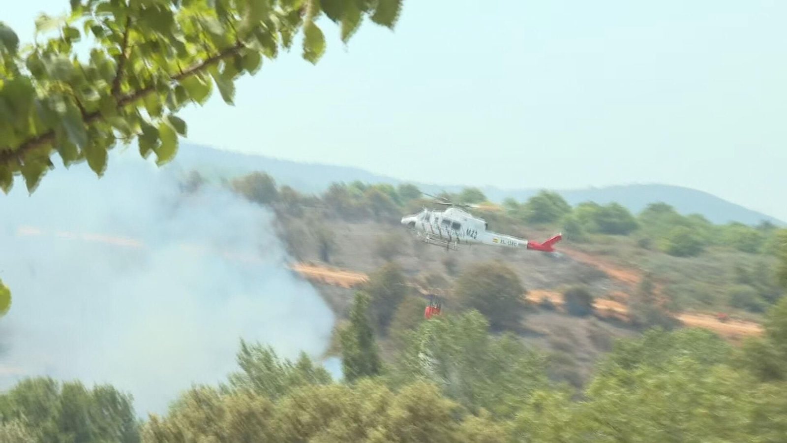 J075-LEON INCENDIO EL BIERZO TARDE
