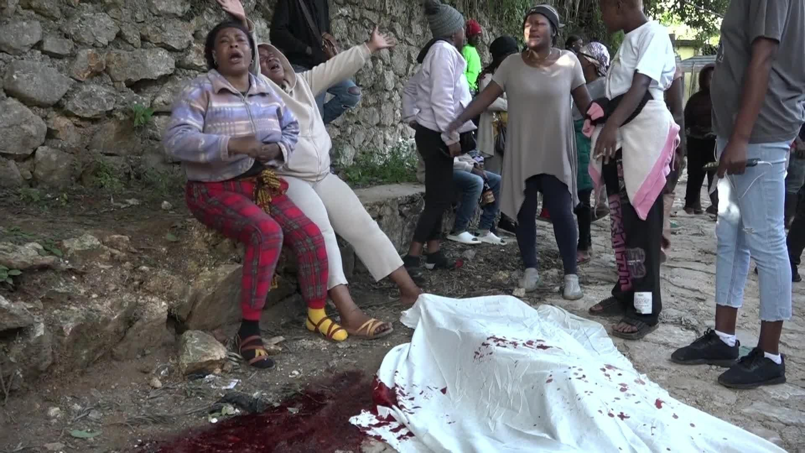 M006-HAITI MATANZA DE BANDAS