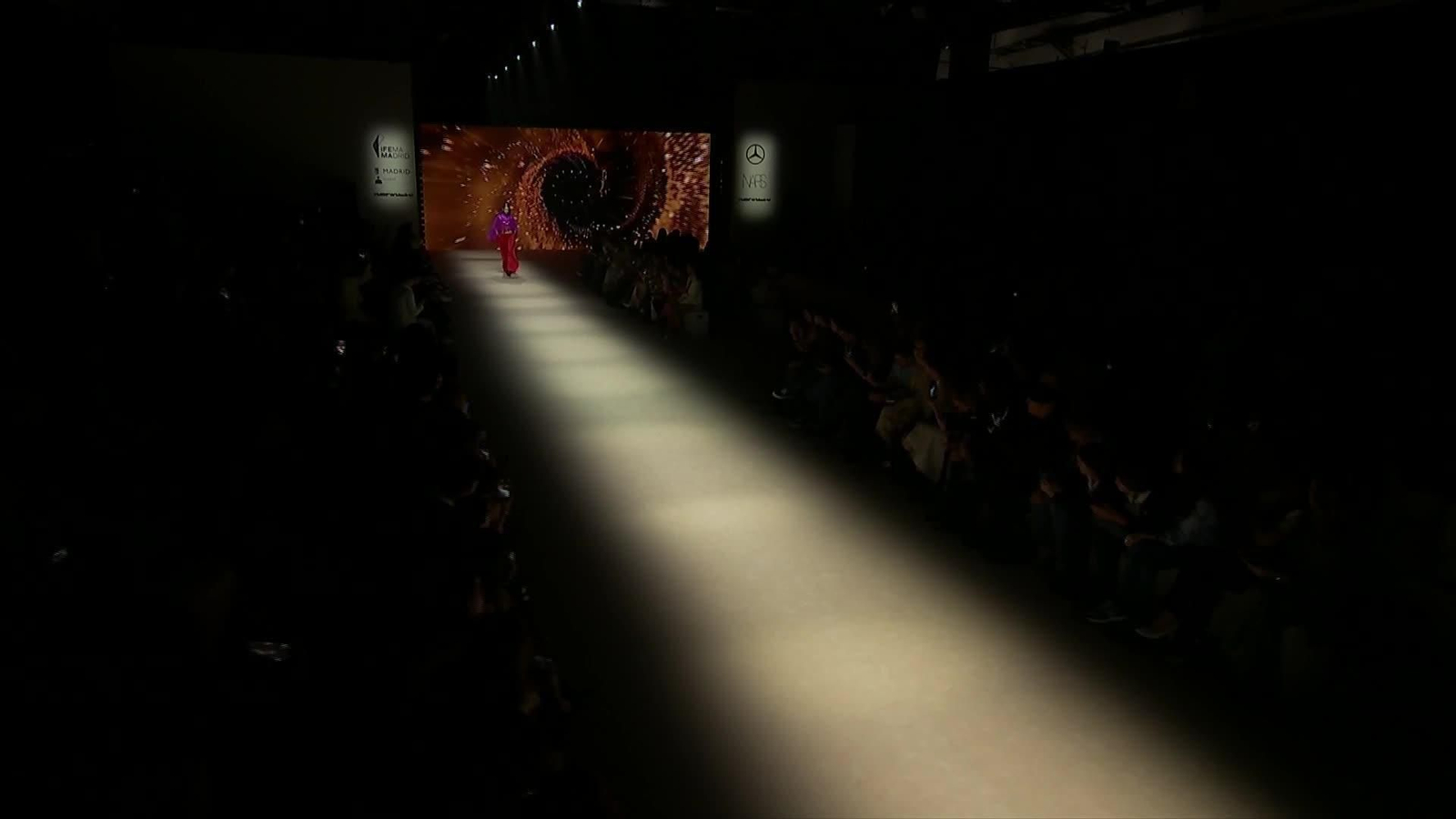 V082-MADRID CUSTO EN SEMANA DE LA MODA