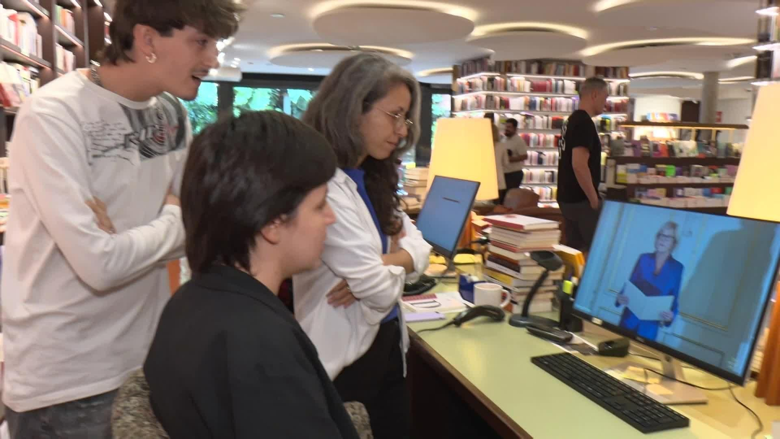 J063-BARCELONA LIBRERIA ANUNCIO NOBEL