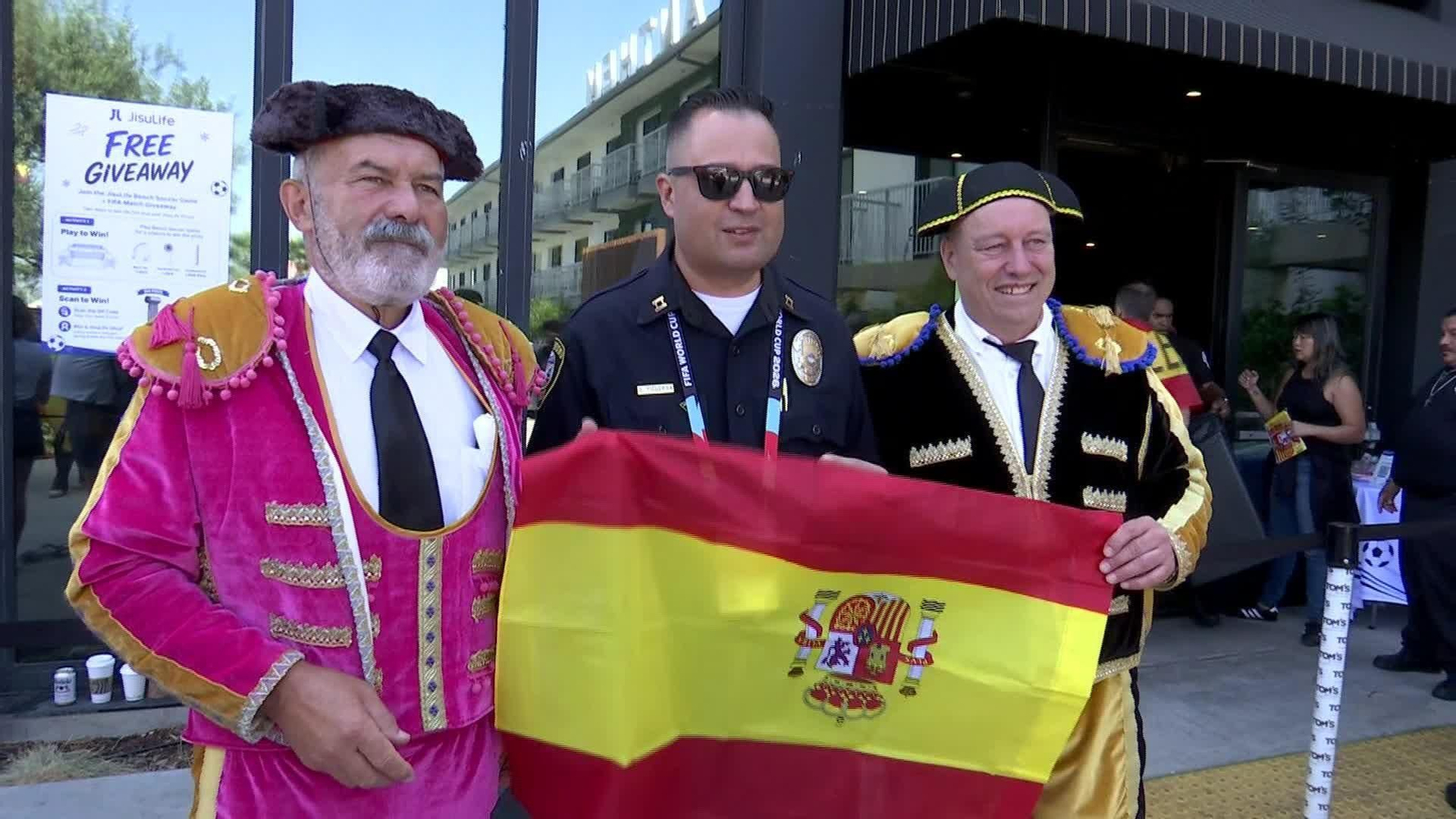 V097-EEUU ENTRADA AFICIONADOS ESPAÑOLES ESTADIO