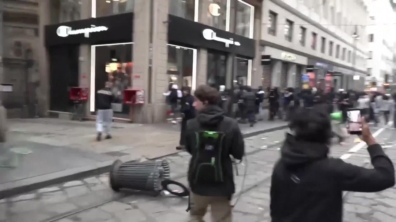 L005-ITALIA DISTURBIOS EN MILAN