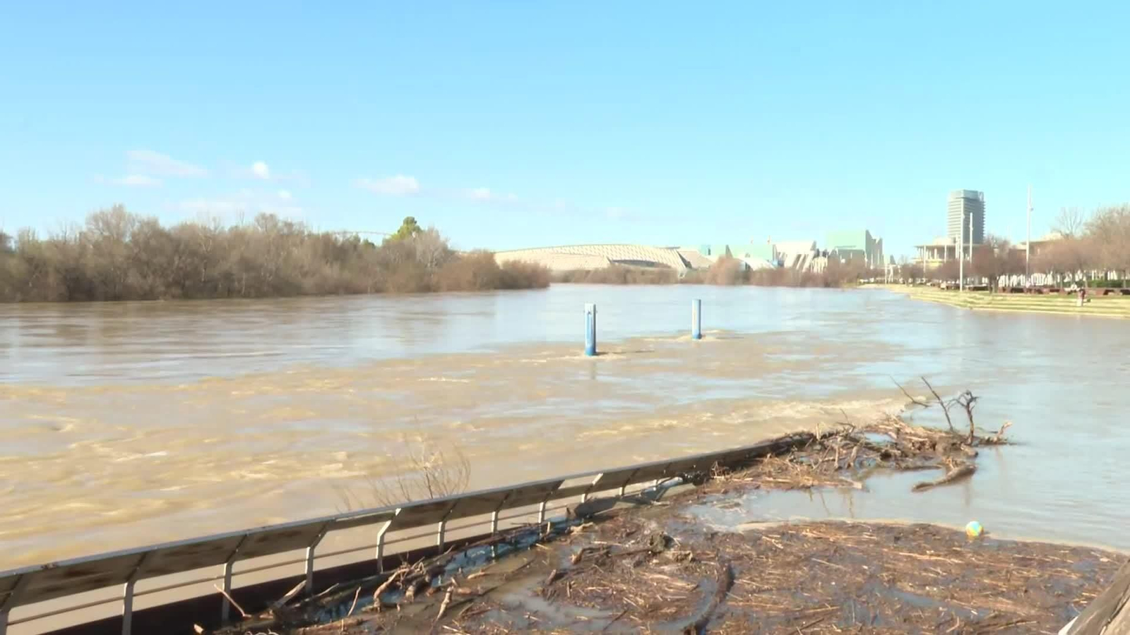 J032-ZARAGOZA CRECIDA EBRO