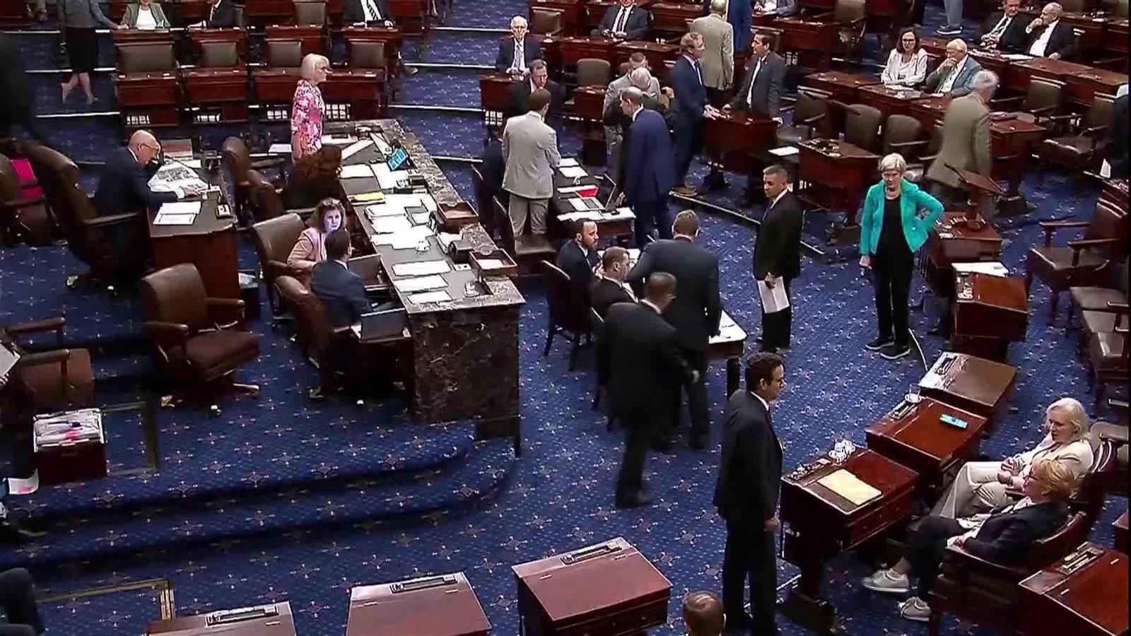 V032-EEUU MOMENTO CAIDA SENADORA