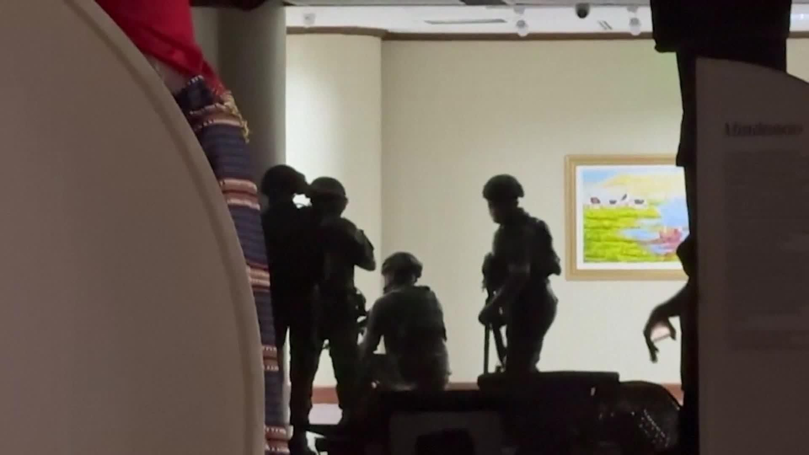 X060-FILIPINAS TIROTEO EN EL SENADO