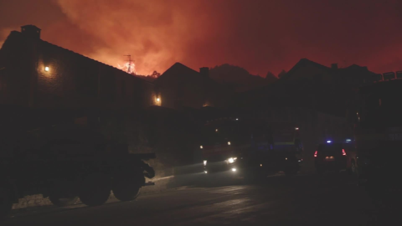 S018-IMAGENES UME INCENDIO PEÑAS DE RIGLOS