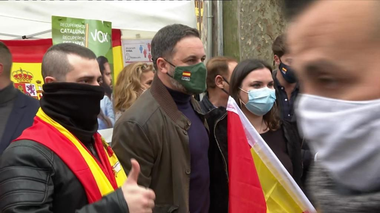 Un grupo antifascista recibe en Girona a Abascal y a Garriga Un grupo antifascista recibe en Girona a Abascal y a Garriga