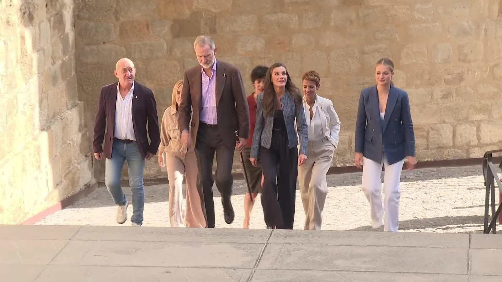 S024-NAVARRA VISITA REYES Y PRINCESA LEONOR