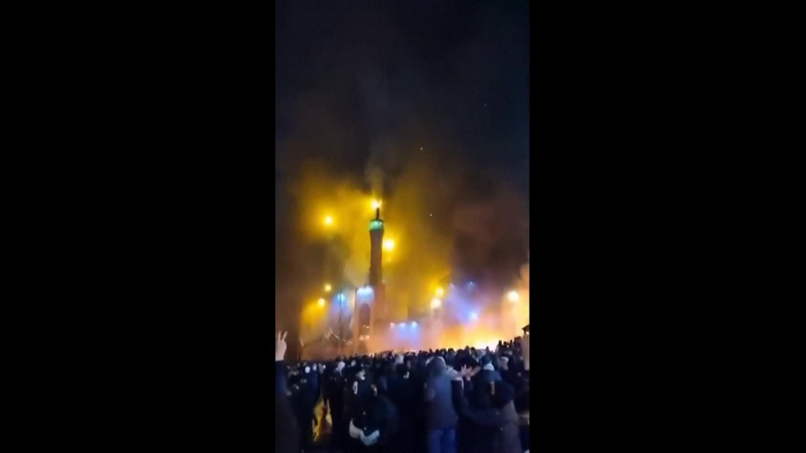S009-IRAN PROTESTAS MEZQUITA ARDIENDO EN TEHERAN