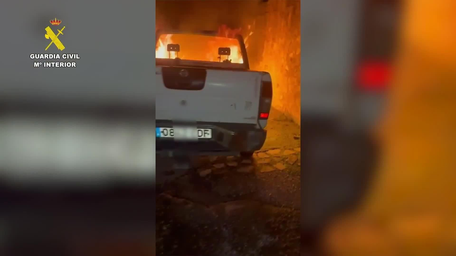 L065-IMAGENES GCIVIL DETENIDOS INCENDIO COCHES CADIZ