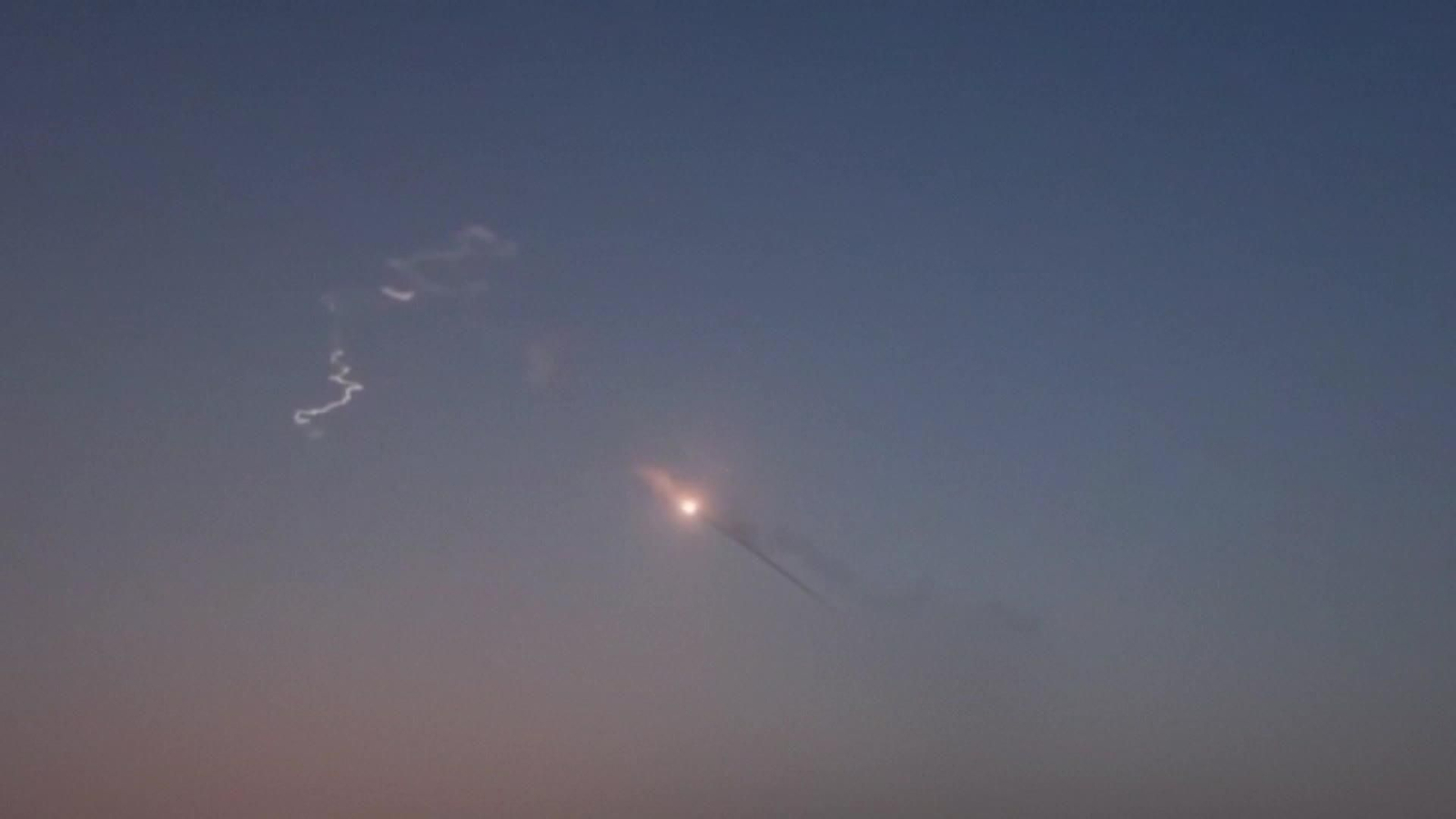 X052-IRAN IMAGENES DE UN MISIL CONTRA BASES EEUU EN EL GOLFO